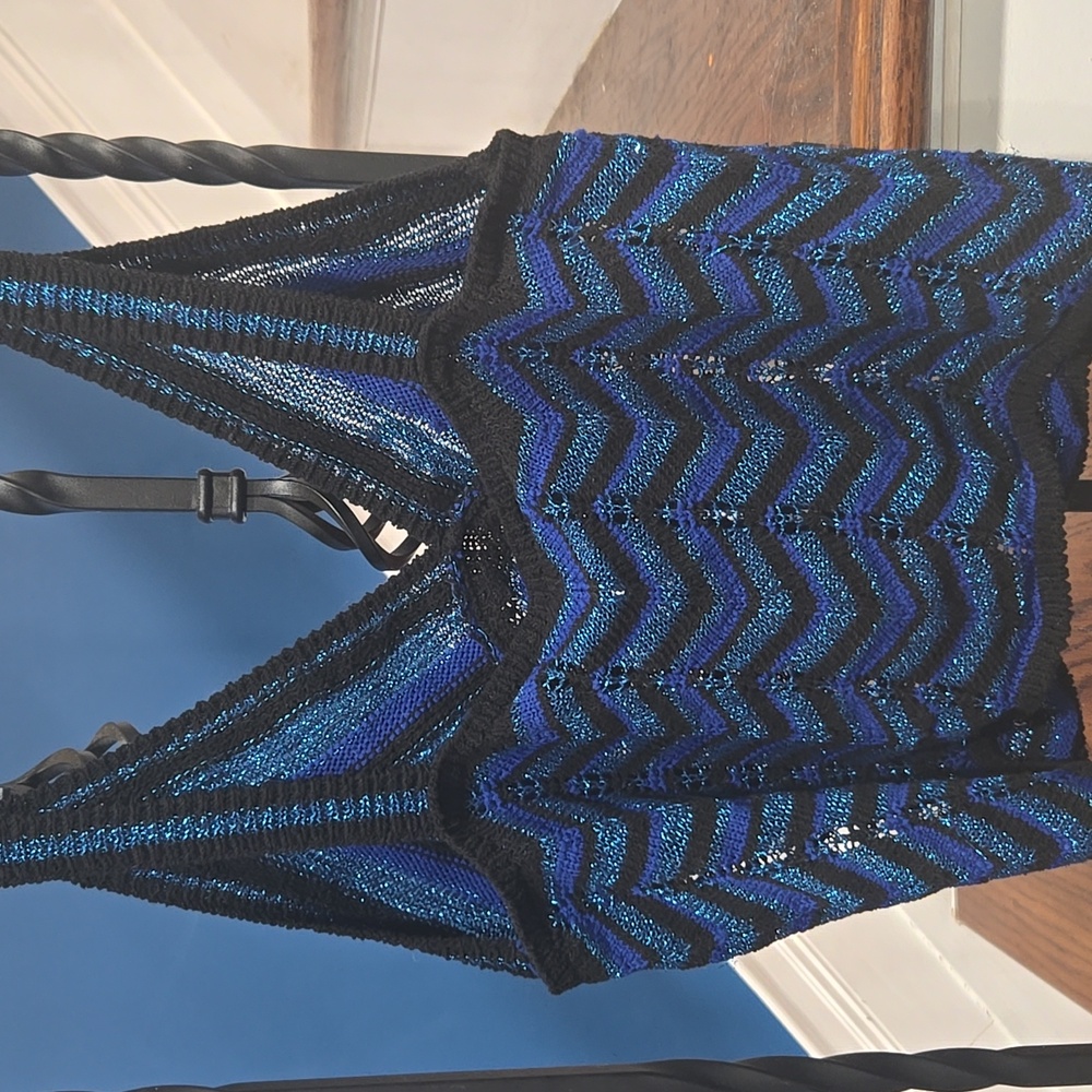 MNG L, black and blues, cotton, polyester blend top, NWT - Picture 2 of 9